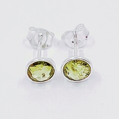 Peridot studs