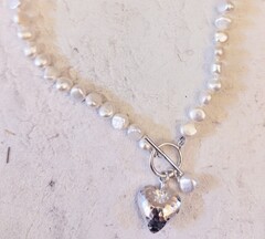 Freshwater pearl necklace with hammered silver heart