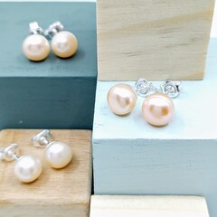 Natural peach pink 8mm pearl bouton stud