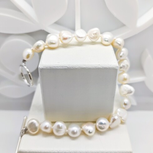 Freshwater pearl bracelet