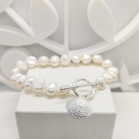 Hand knotted keshi pearl clamshell bracelet