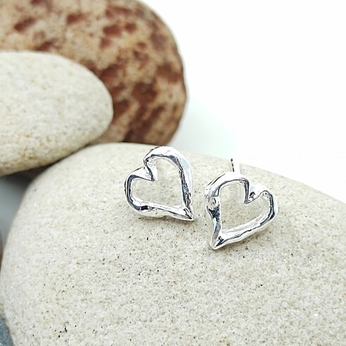 Open heart mini studs