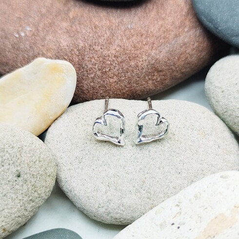 Open heart mini studs